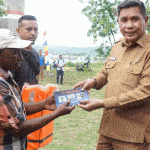 Pemkot Ambon Serahkan Bantuan kepada Nelayan