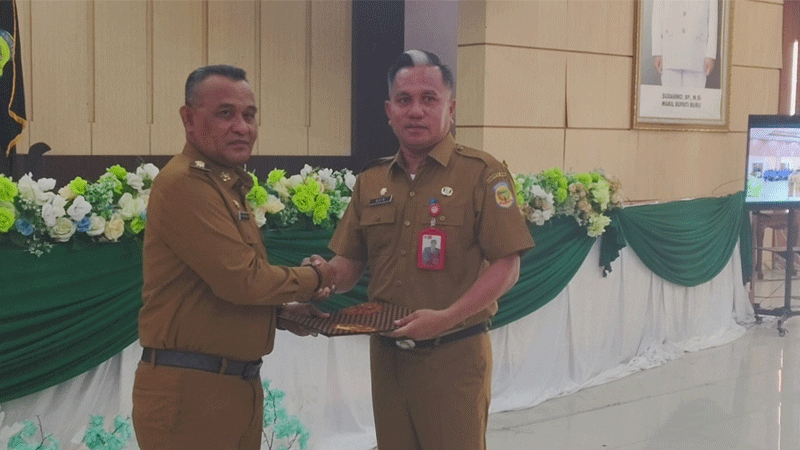 Azis Tomia Jabat Plt Sekda Buru