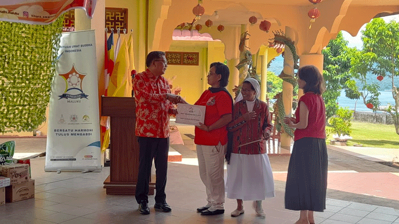 Berbagi di Perayaan Imlek 2577, Wali Kota Apresiasi Permabudhi Maluku