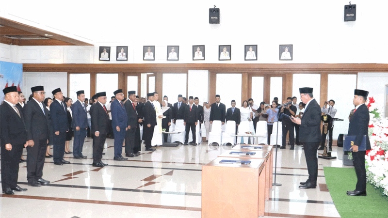 Lantik 22 Pejabat Eselon II, Gubernur HL: Jadilah Pemimpin Yang Hadir di Masyarakat