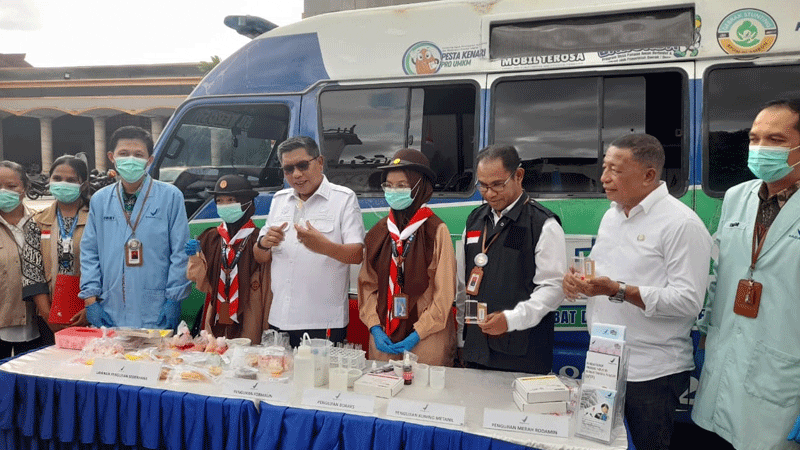Pastikan Aman dari Boraks dan Formalin, Wali Kota Tinjau Takjil di depan Masjid Al-Fatah
