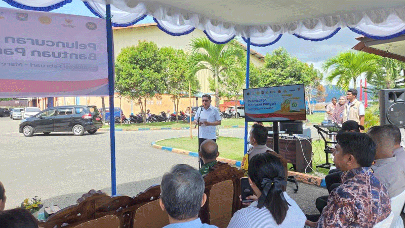 Wali Kota Lepas Bantuan Pangan untuk Warga Kota Ambon