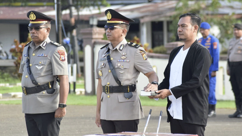 Alhajat Pimpin Upacara Sertijab Kasat Lantas Polres SBT