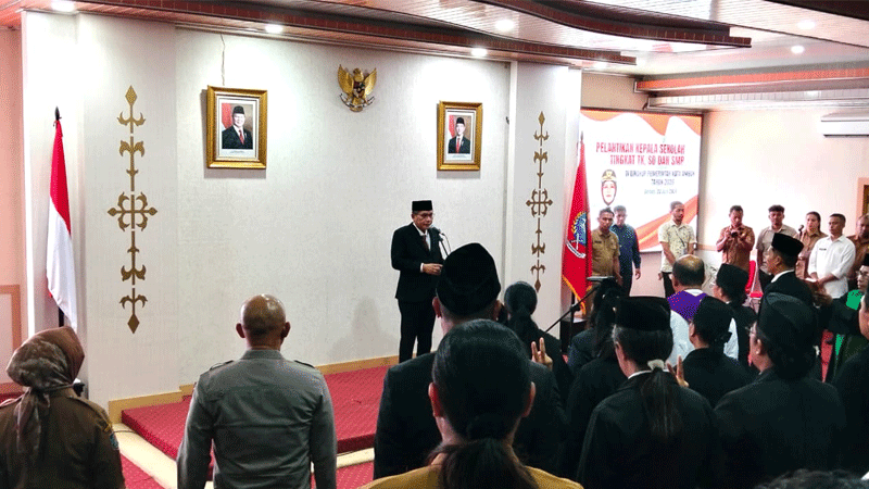 Lantik 59 Kepala Sekolah TK, SD dan SMP, Wattimena Pastikan Copot Yang Terbukti Langgar Aturan