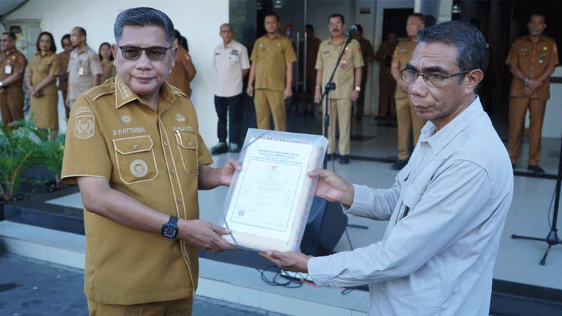 Pemkot Ambon Terima Sertifikat Halal Pelaku UMKM