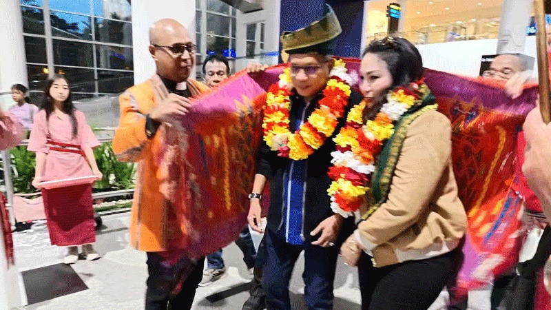 Wali Kota Ambon dan Ketua TP PKK Hadiri Rakernas APEKSI XVIII